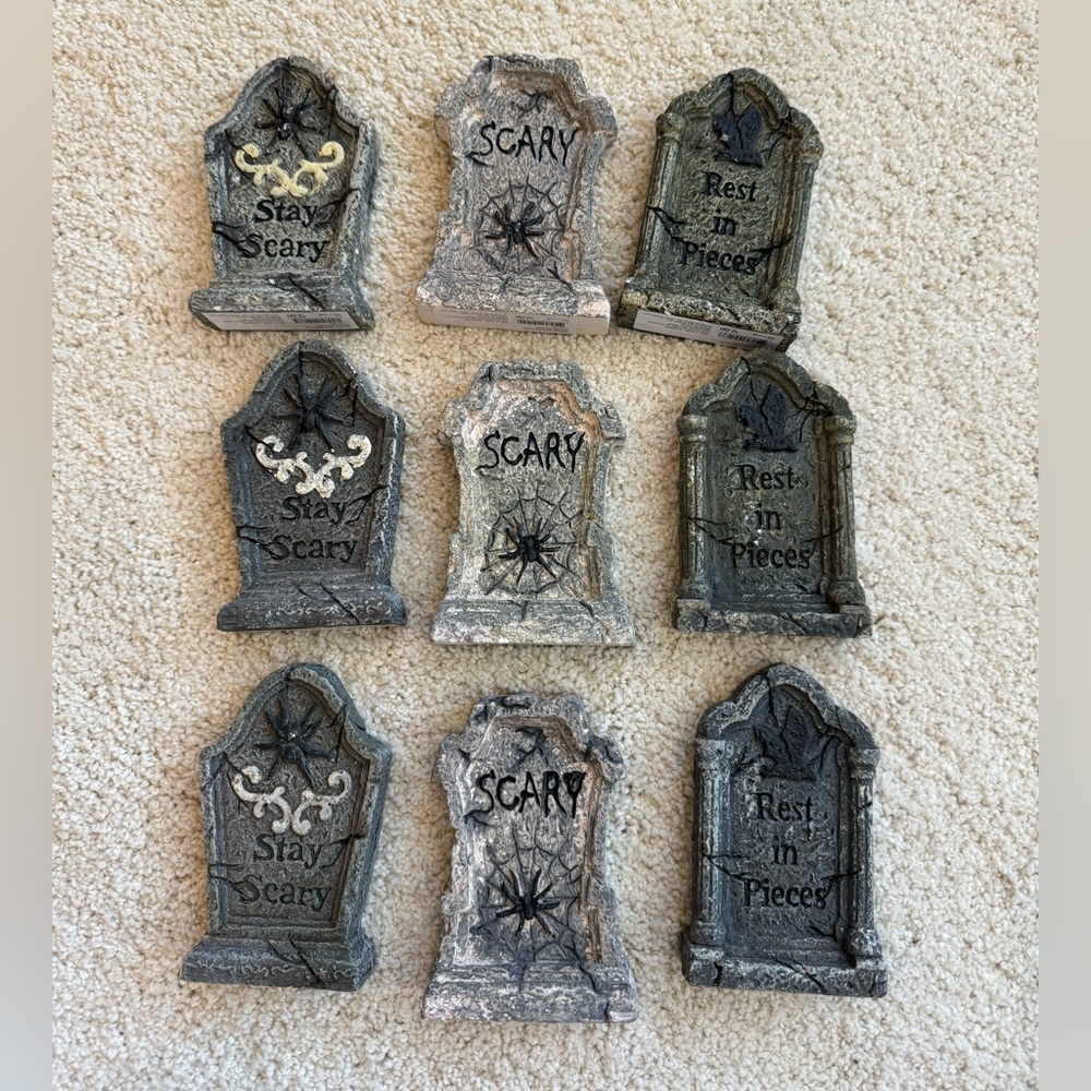 9 Teeny Tombstones